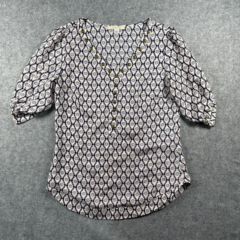 41 Hawthorn V-Neck Blouse Small Navy White‎ Geometric Studded Trim